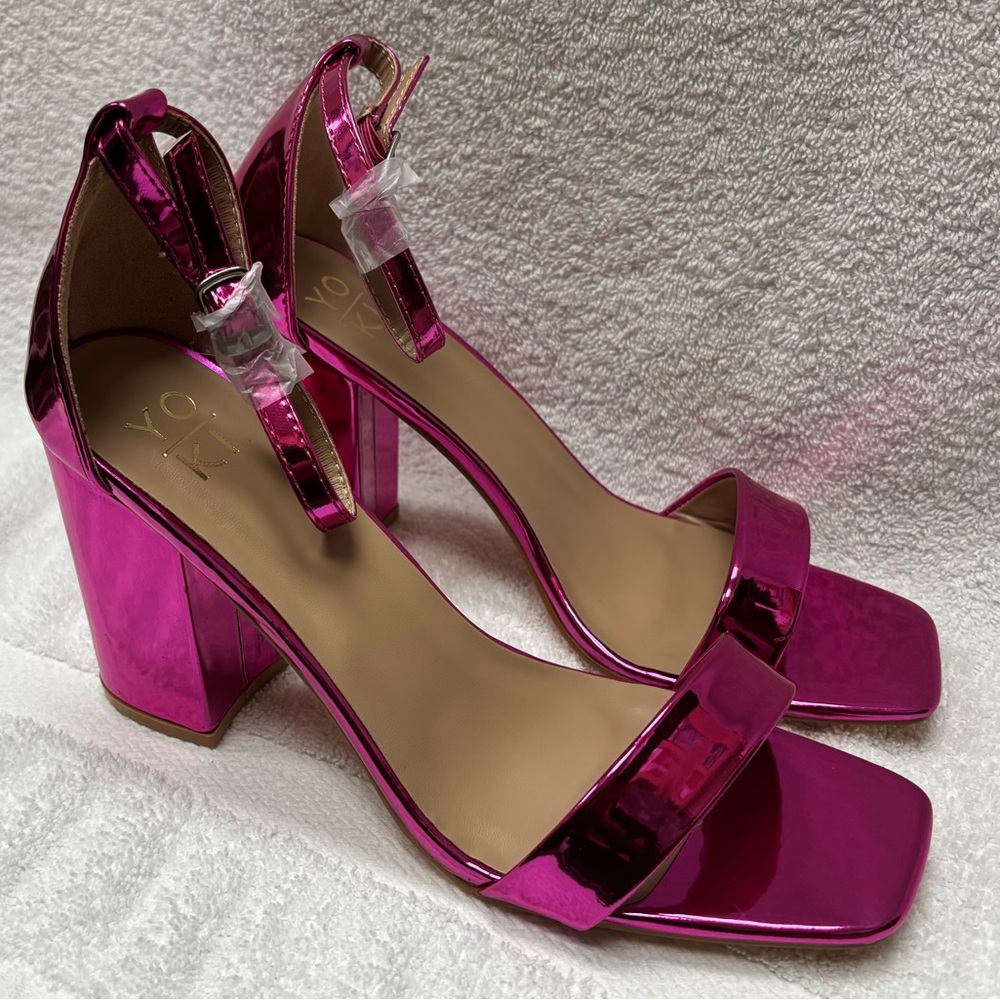 BRAND NEW! Gorgeous Fuchsia heels🩷 Shiny and bright✨Perfect Barbie Heels 👠